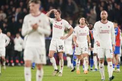 英雄联盟总决赛-曼联客场击败比利亚雷亚尔，晋级四强