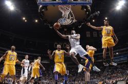 LOL赛事-孤星破云，班凯罗以一敌百撕裂防线，凯尔特人用铜墙铁壁封印鹈鹕军团