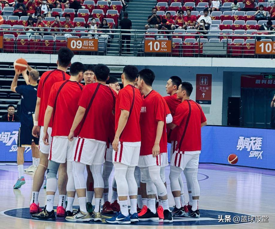 球员们为国际篮球锦标赛做好准备 球员们为国际篮球锦标赛做好准备