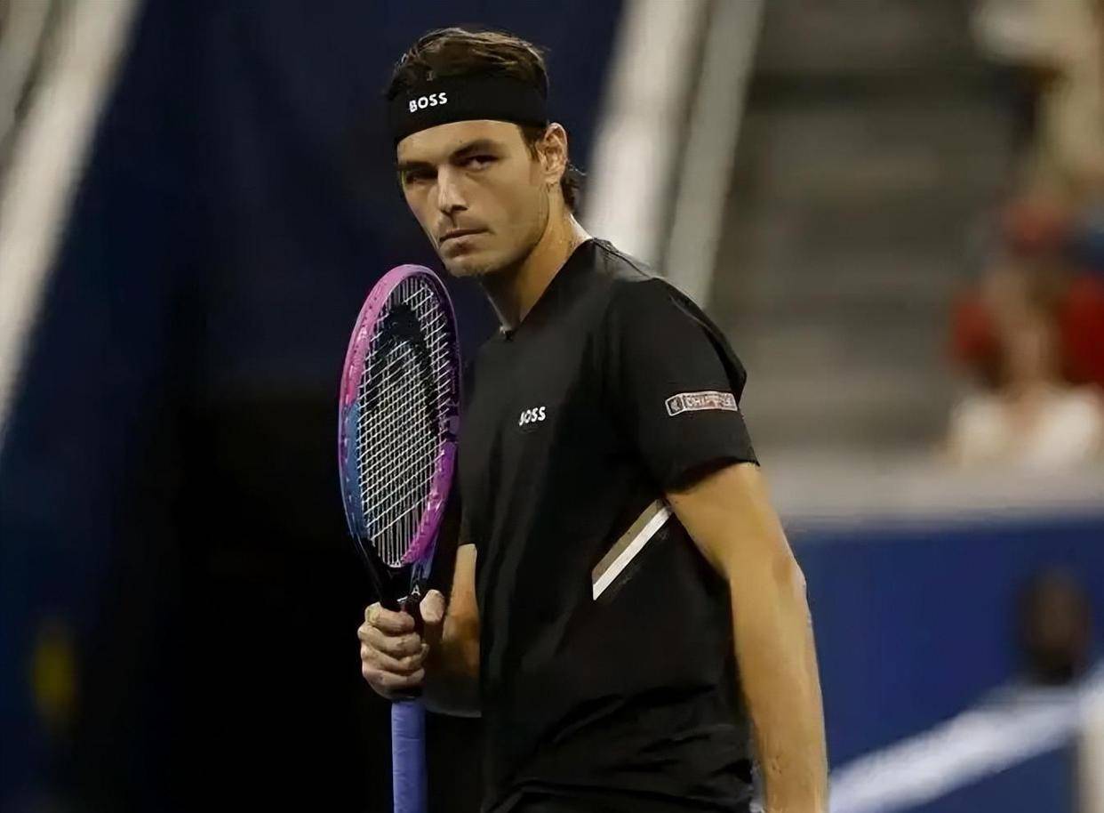 关于网球项目美国选手击败对手晋级四强的信息 关于网球项目美国选手击败对手晋级四强的信息