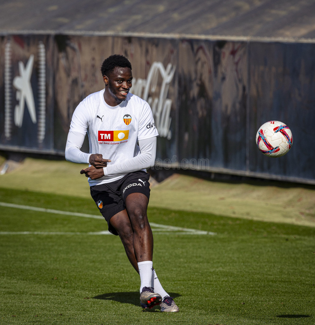 瓦伦西亚客场取得胜利，后卫出色发挥