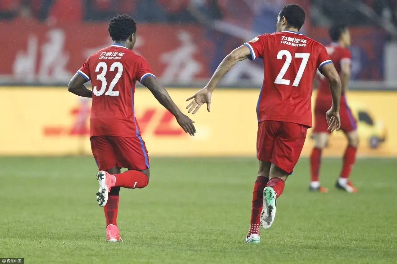 关于河南建业主场惜败重庆斯威，错失取分机会的信息
