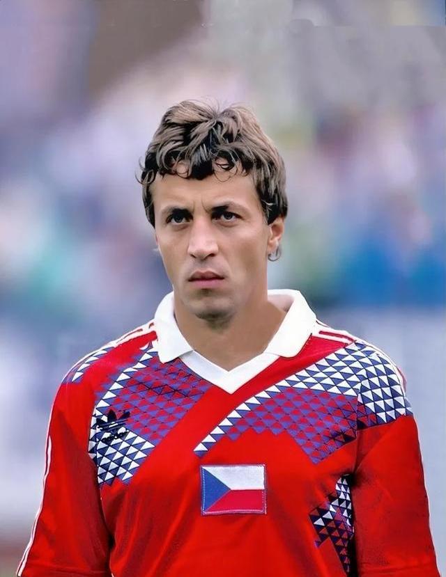 包含斯洛伐克国家队小胜一筹，晋级淘汰赛的词条