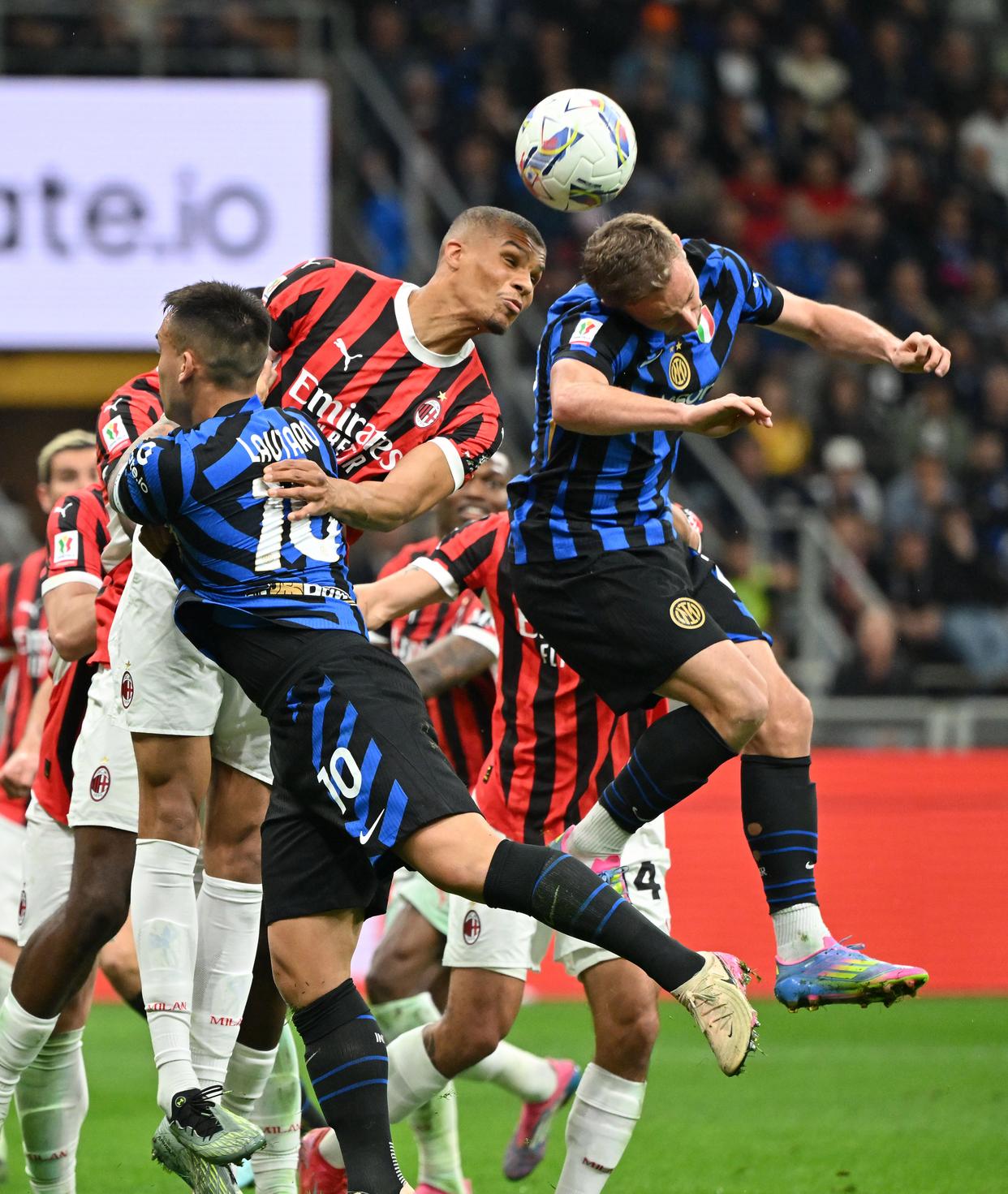 包含意大利足球盛况空前，各队实力均衡的词条