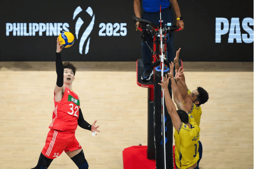 男排队伍拼尽全力，斩获胜利