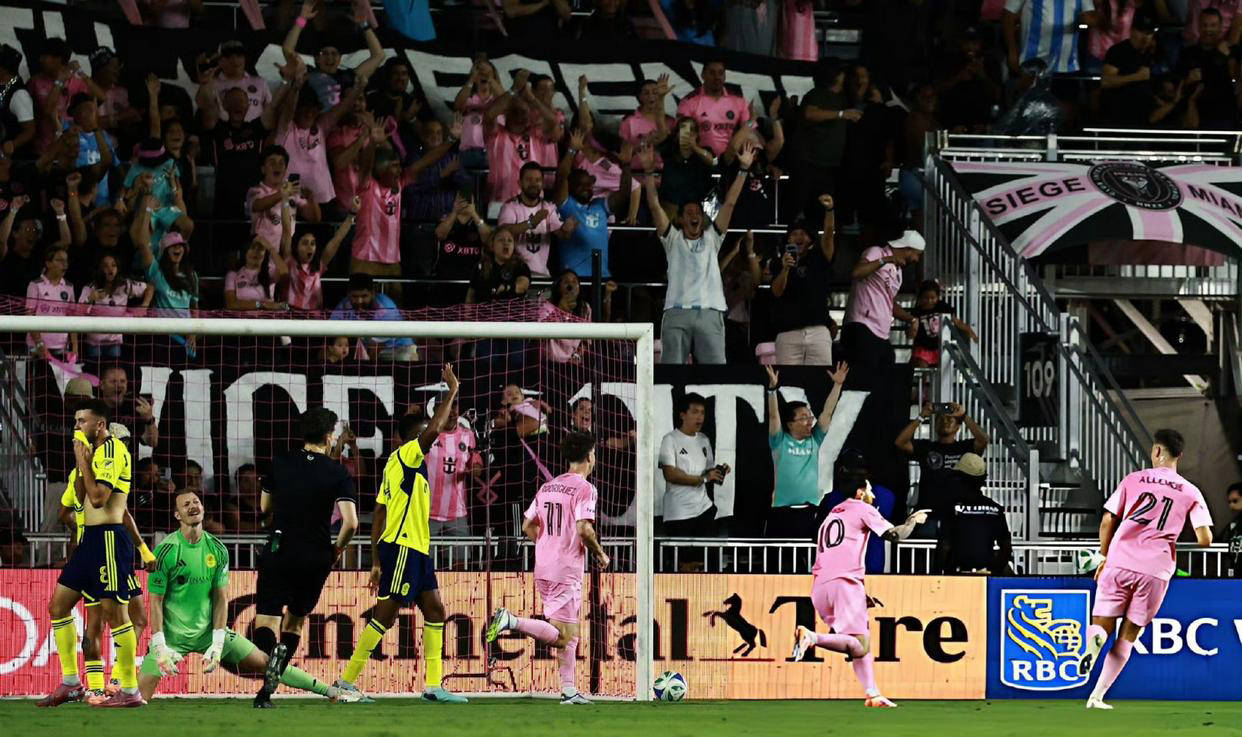 包含迈阿密热火鏖战法国,德布劳内极限生还后反打宿命之战全球总决赛,点燃全场激情的词条 包含迈阿密热火鏖战法国,德布劳内极限生还后反打宿命之战全球总决赛,点燃全场激情的词条