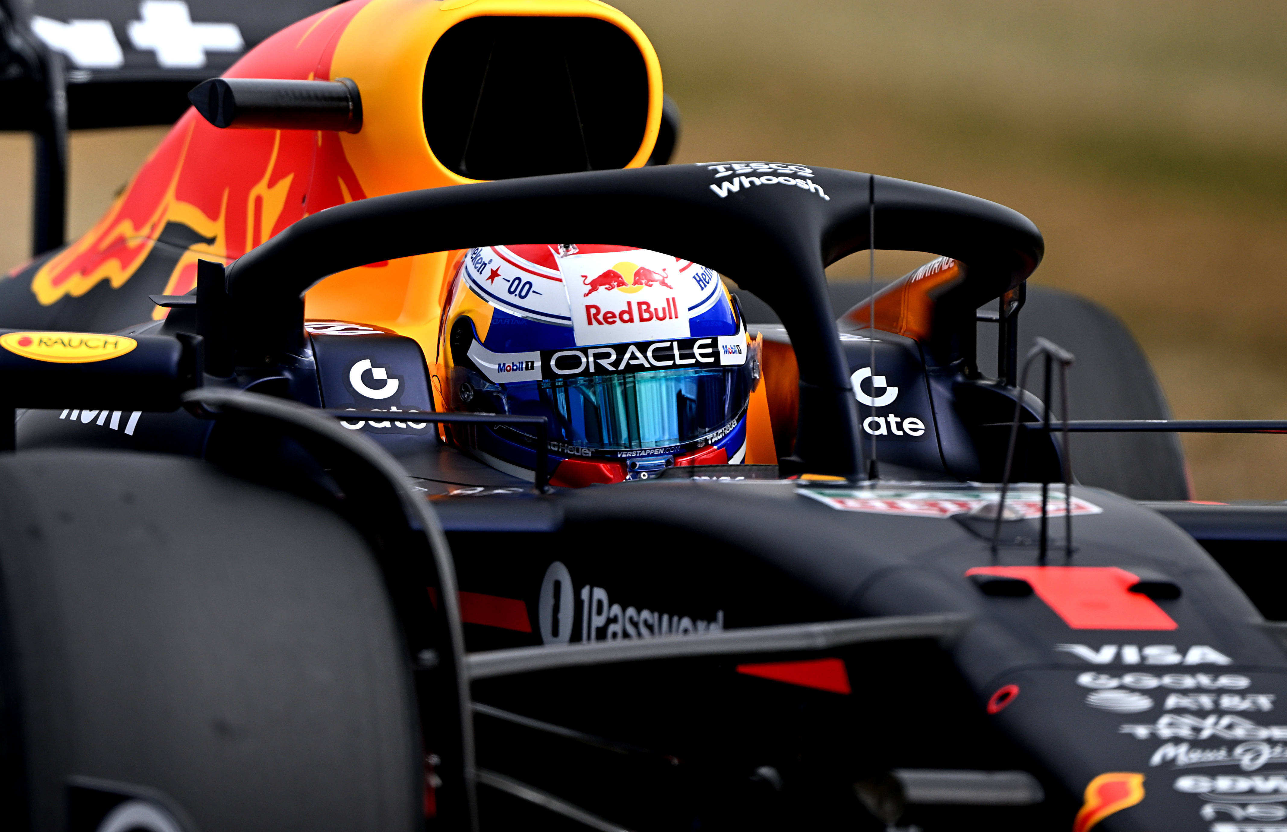 迈凯伦翻盘红牛车队，塞恩斯带队取胜的简单介绍