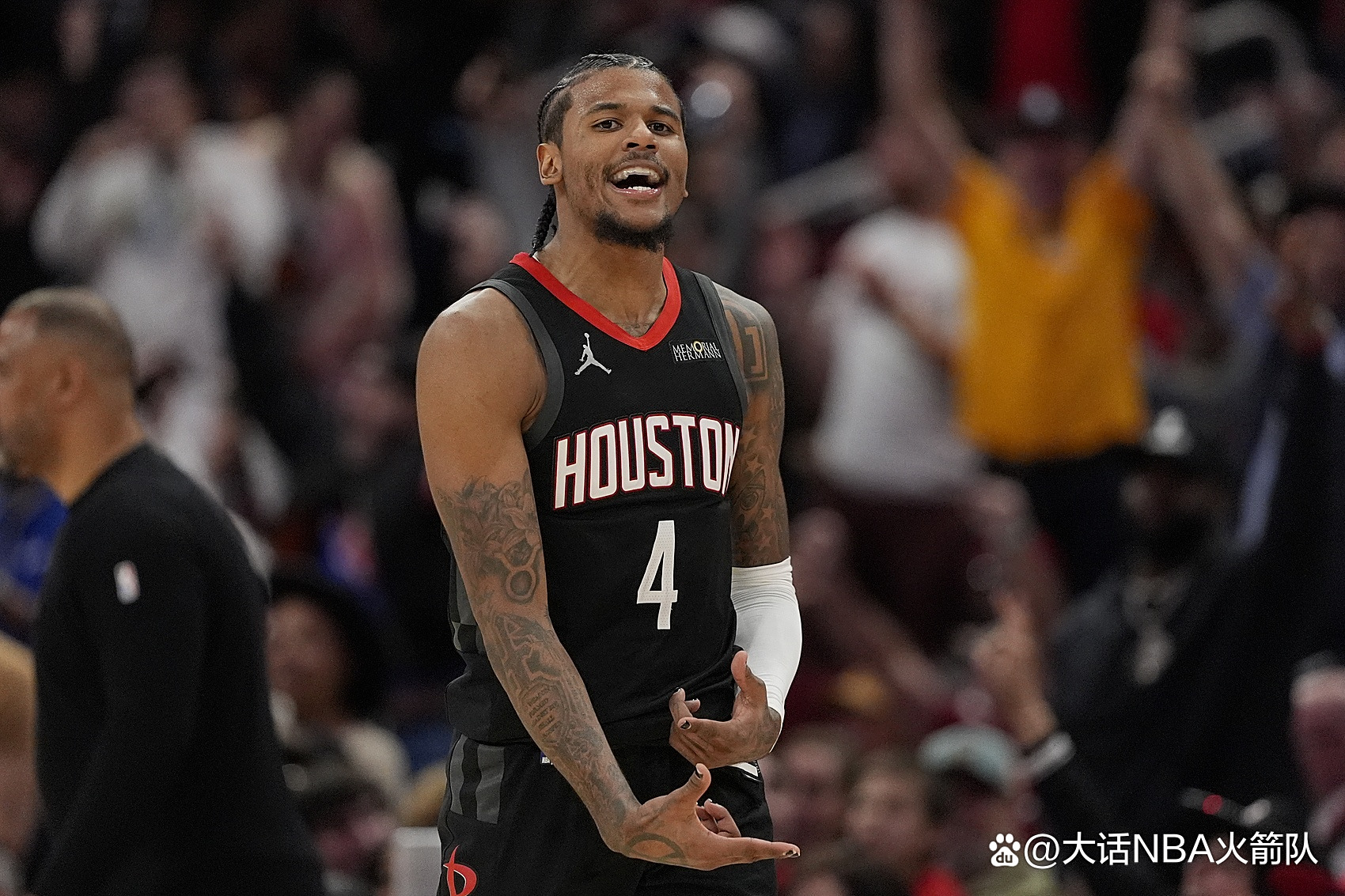 日本队险胜泰国队，黄鸭组合状态火热