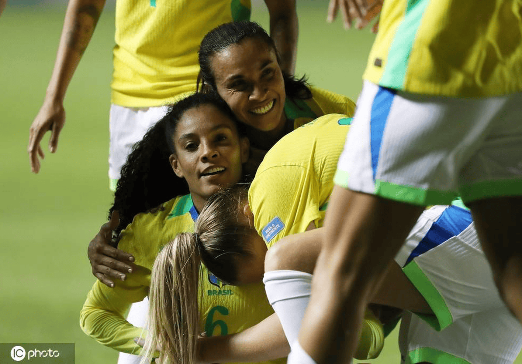 巴西队女足比赛实力不俗，角逐冠军殊荣