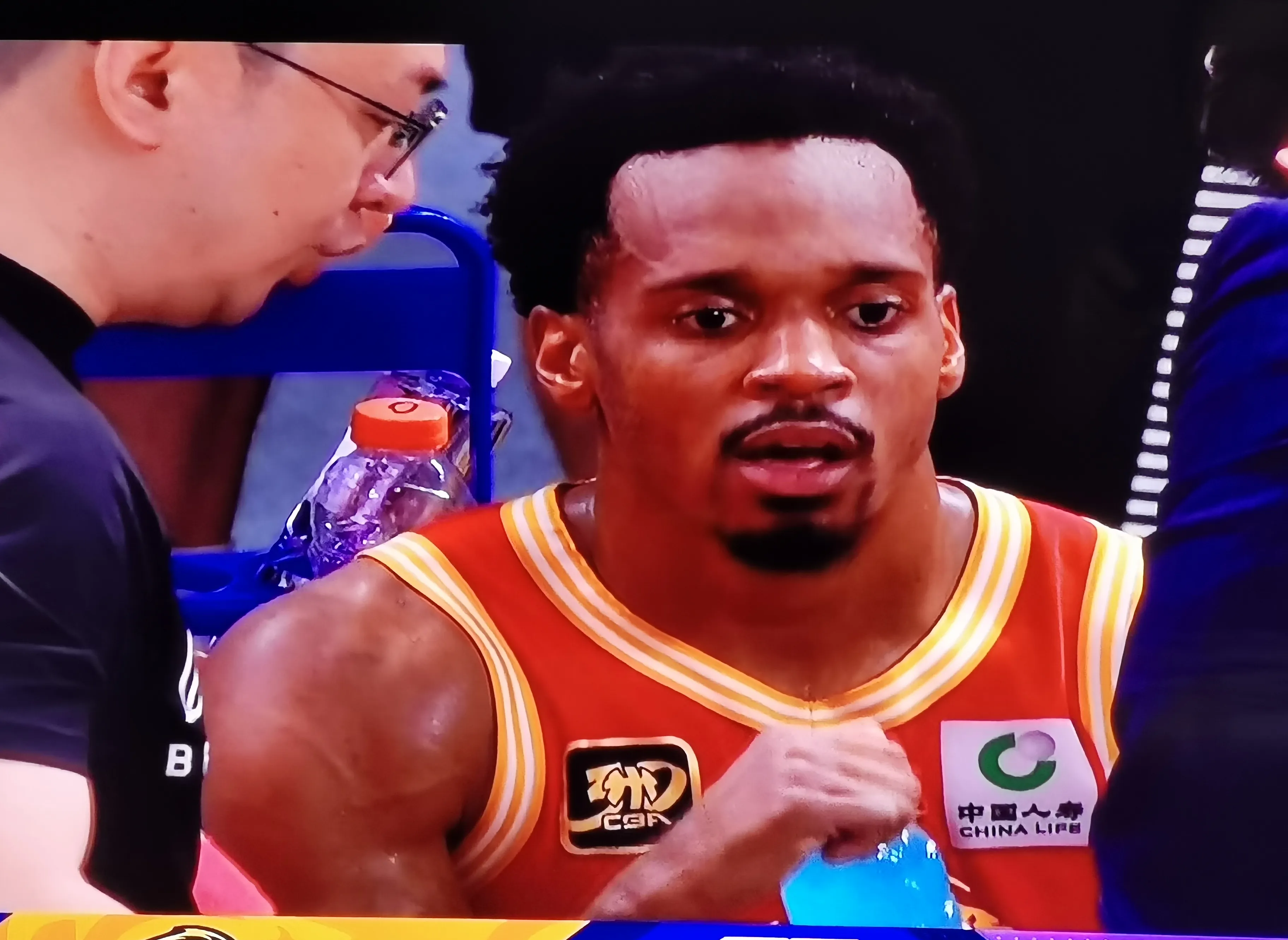 爵士险胜北京队，孙铭徽统治全场