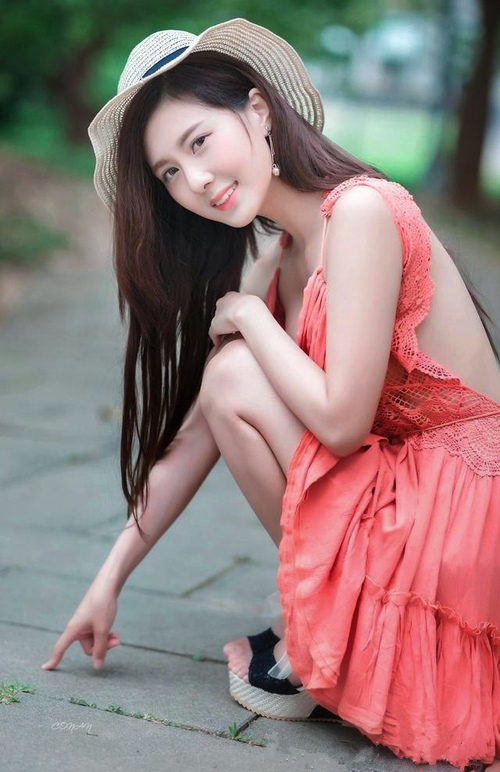 欧冠双线狂飙，莱比锡红牛粉碎比利亚雷亚尔，梅西在年度焦点之战接管比赛