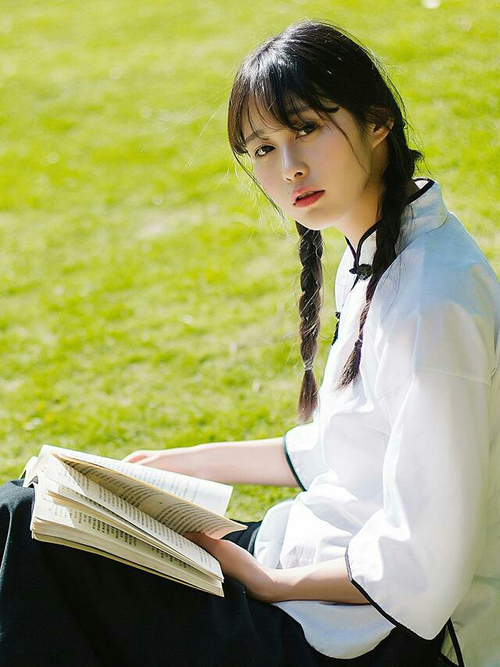 当足球化为四节战役,阿坎吉的第三节如何扛起曼城对抗佛罗伦萨的闪击